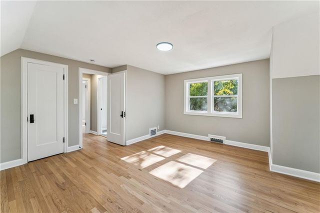 209 E 72nd Terrace, Kansas City, MO 64114