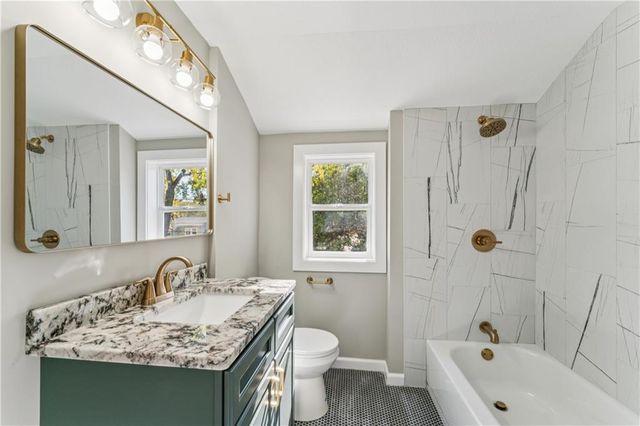 209 E 72nd Terrace, Kansas City, MO 64114