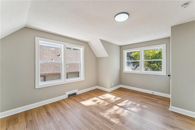 209 E 72nd Terrace, Kansas City, MO 64114