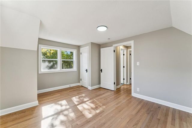 209 E 72nd Terrace, Kansas City, MO 64114