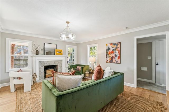 209 E 72nd Terrace, Kansas City, MO 64114