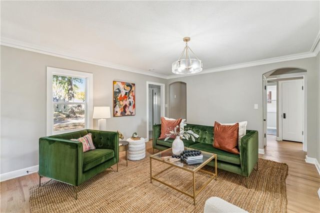 209 E 72nd Terrace, Kansas City, MO 64114