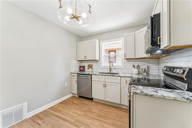 209 E 72nd Terrace, Kansas City, MO 64114