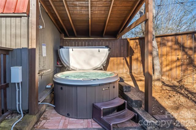 1389 Newfound Road, Canton, NC 28716