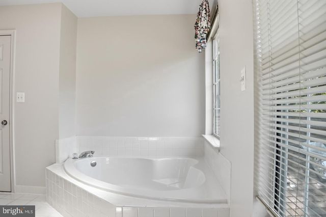 5704 ALLWOOD CT, Lanham, MD 20706
