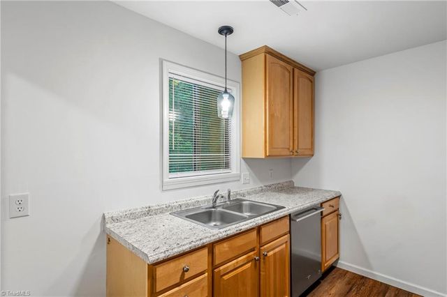 116 Cloister Oaks Circle, Winston-salem, NC 27127