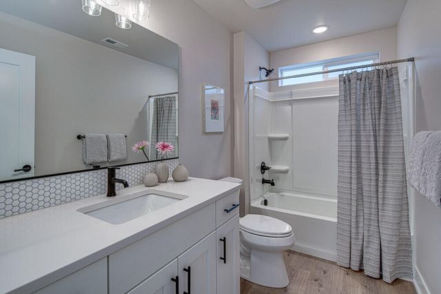 3911 NE Oakside Loop, Bend, OR 97701
