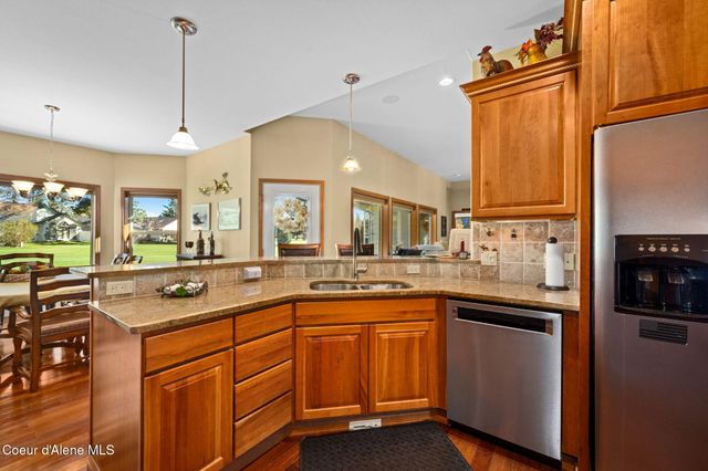 5247 W Broken Tee RD, Rathdrum, ID 83858