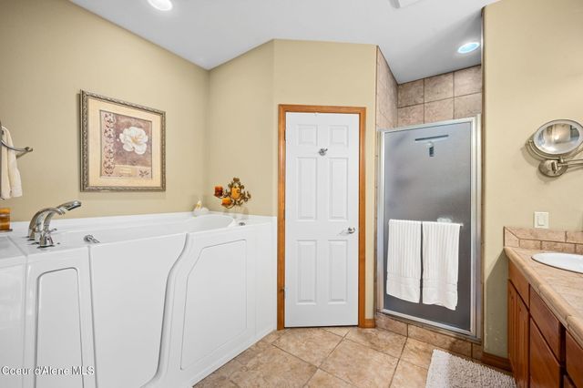 5247 W Broken Tee RD, Rathdrum, ID 83858