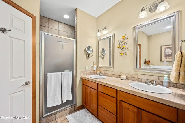 5247 W Broken Tee RD, Rathdrum, ID 83858
