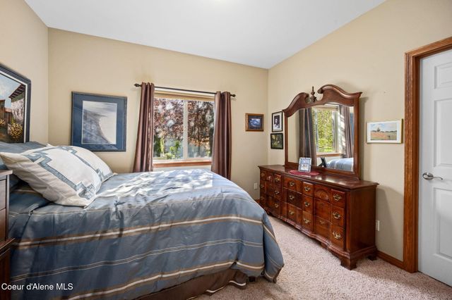 5247 W Broken Tee RD, Rathdrum, ID 83858