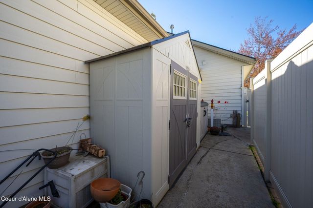 5247 W Broken Tee RD, Rathdrum, ID 83858