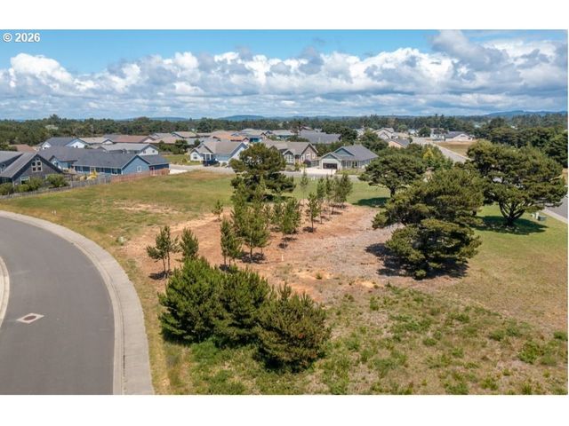 2754 LINCOLN Ave 1, Bandon, OR 97411