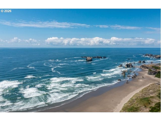2754 LINCOLN Ave 1, Bandon, OR 97411