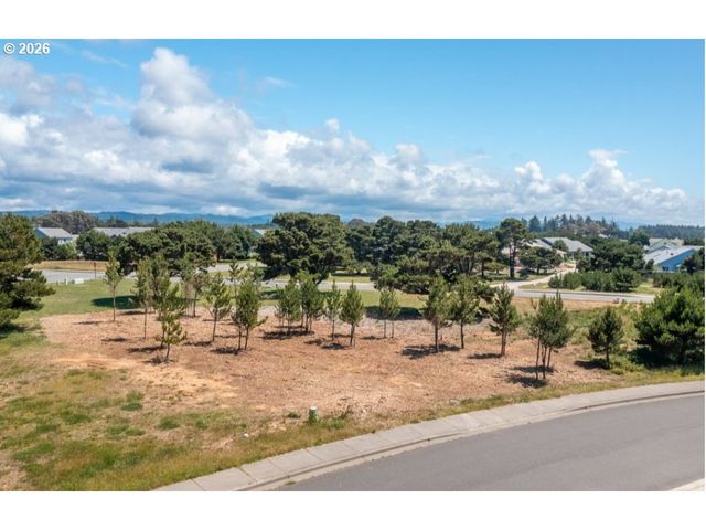 2754 LINCOLN Ave 1, Bandon, OR 97411