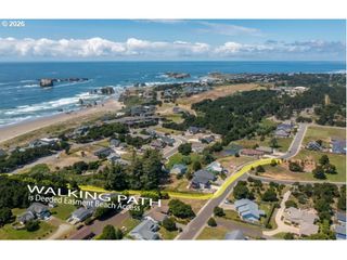 2754 LINCOLN Ave 1, Bandon, OR 97411