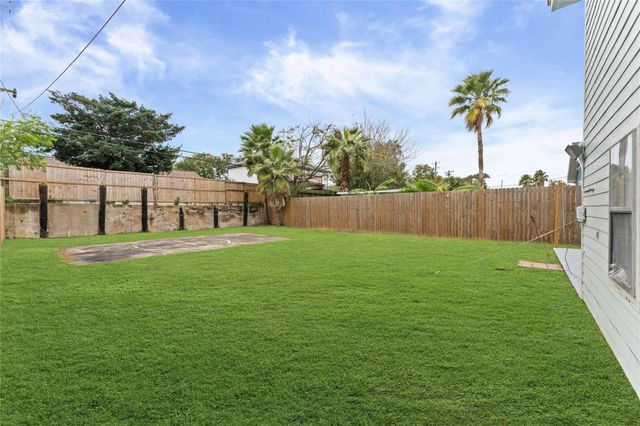 1901 Bayou Homes Drive, Galveston, TX 77551