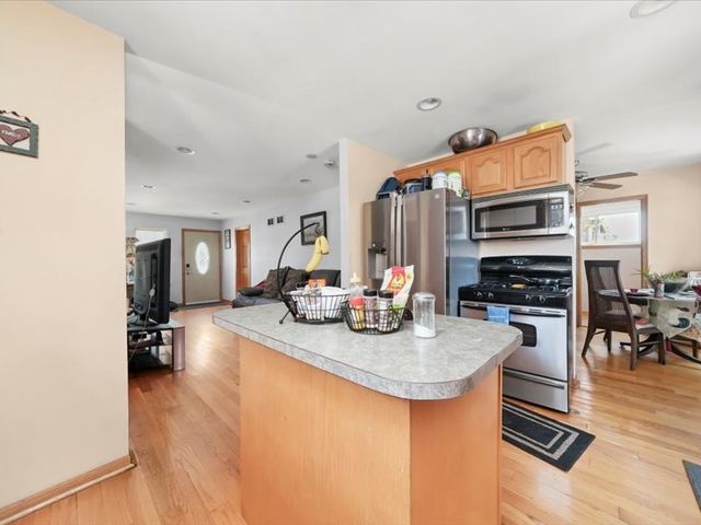 4820 S Lotus Avenue, Chicago, IL 60638