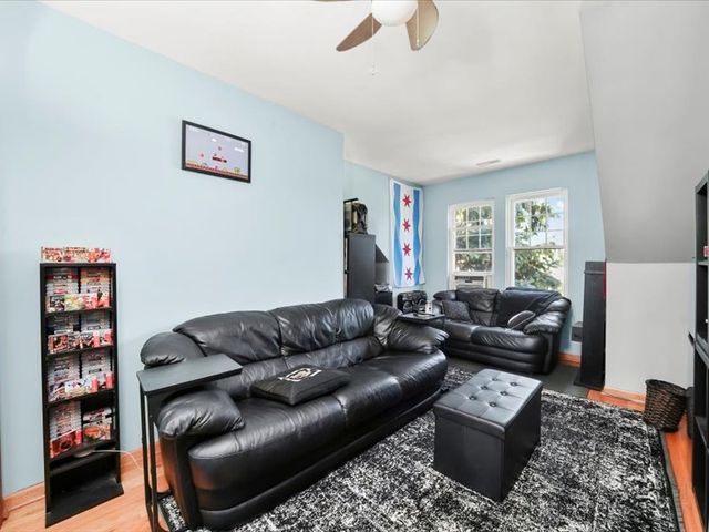 4820 S Lotus Avenue, Chicago, IL 60638