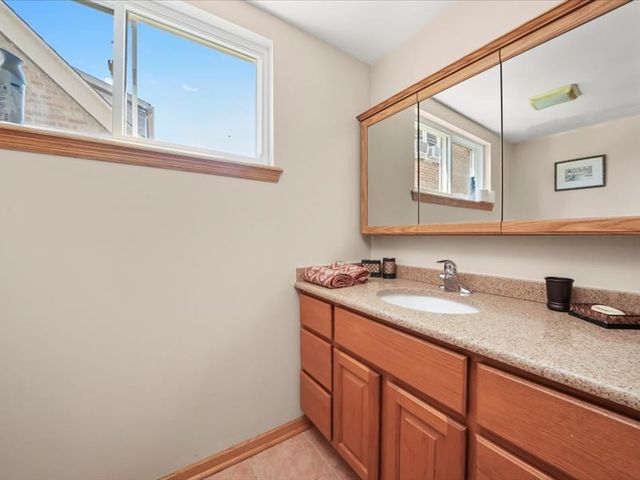 4820 S Lotus Avenue, Chicago, IL 60638