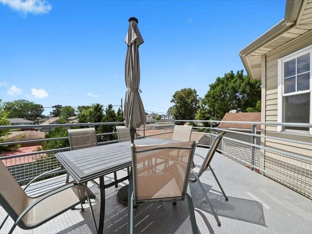 4820 S Lotus Avenue, Chicago, IL 60638