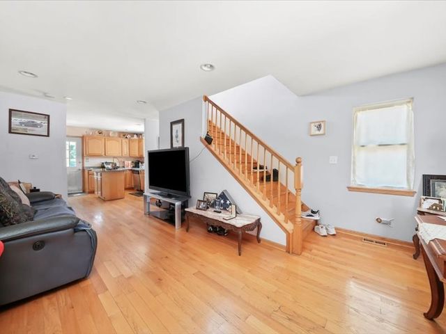 4820 S Lotus Avenue, Chicago, IL 60638