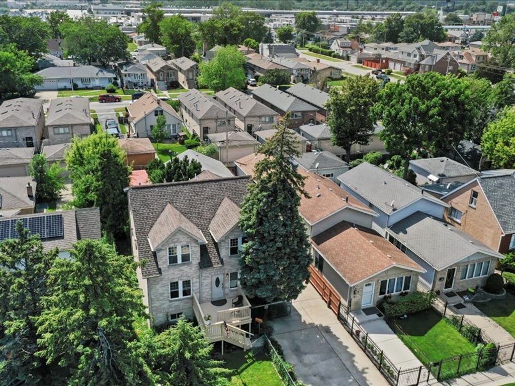 4820 S Lotus Avenue, Chicago, IL 60638