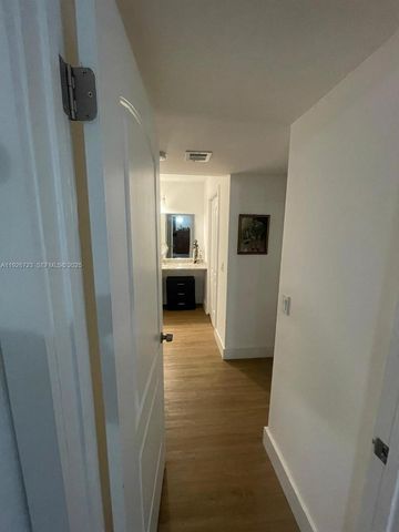 439 Lakeview Dr 106, Weston, FL 33326