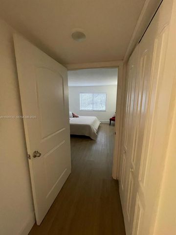 439 Lakeview Dr 106, Weston, FL 33326