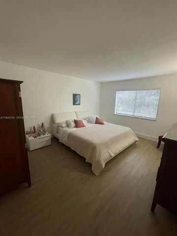 439 Lakeview Dr 106, Weston, FL 33326