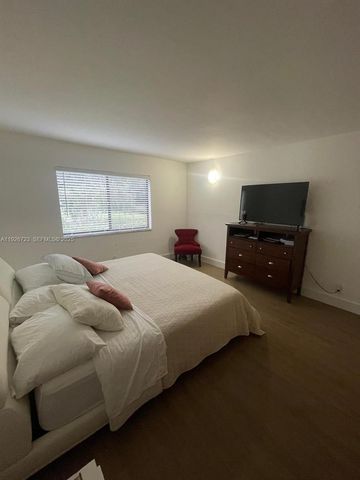 439 Lakeview Dr 106, Weston, FL 33326