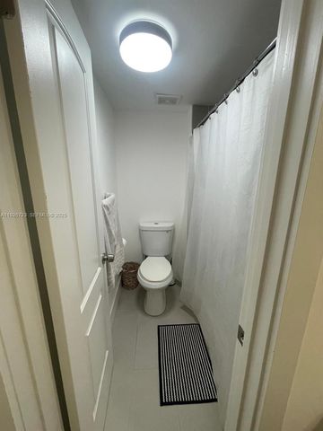 439 Lakeview Dr 106, Weston, FL 33326