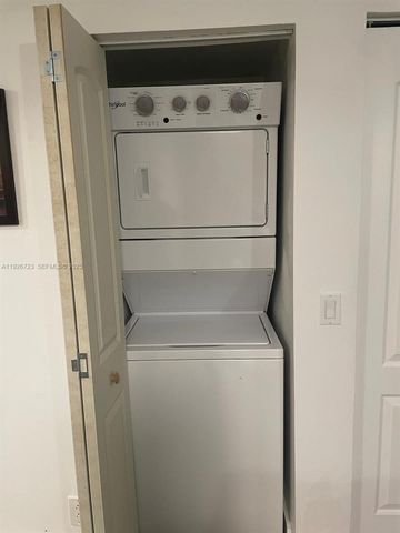 439 Lakeview Dr 106, Weston, FL 33326