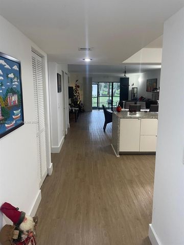 439 Lakeview Dr 106, Weston, FL 33326