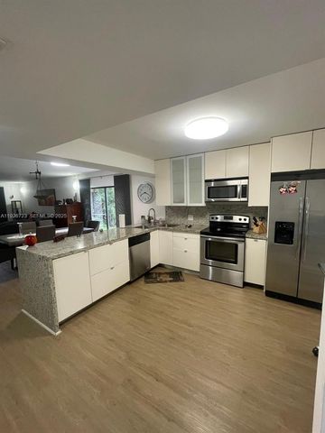 439 Lakeview Dr 106, Weston, FL 33326