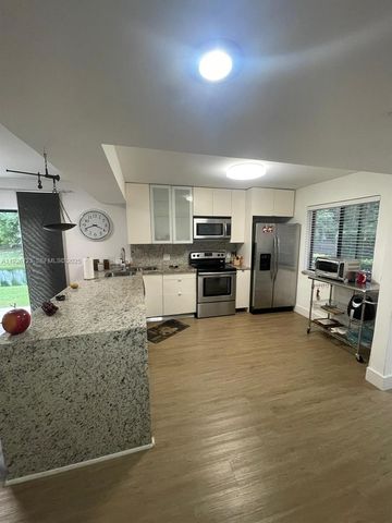 439 Lakeview Dr 106, Weston, FL 33326