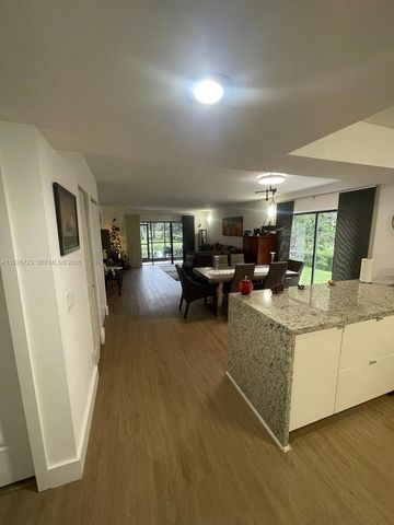 439 Lakeview Dr 106, Weston, FL 33326