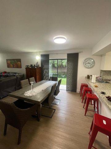 439 Lakeview Dr 106, Weston, FL 33326