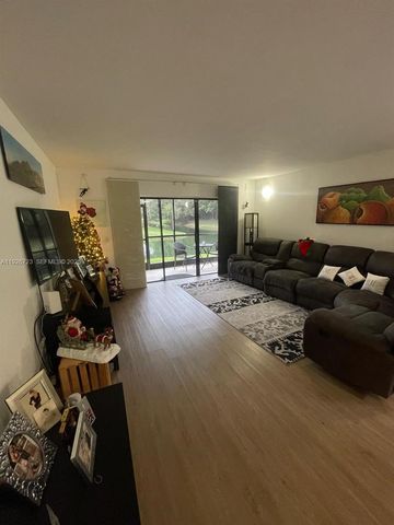 439 Lakeview Dr 106, Weston, FL 33326