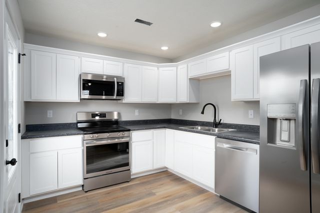 99 Sugar Lane, Crane, MO 65633