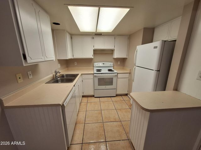 1449 E KNOLL Circle 3, Mesa, AZ 85203