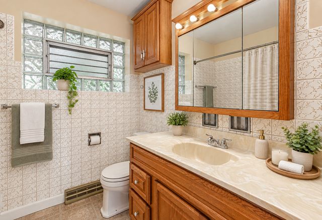 5262 Alexander Place, Oak Lawn, IL 60453