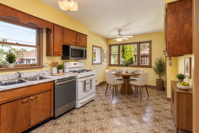 5262 Alexander Place, Oak Lawn, IL 60453