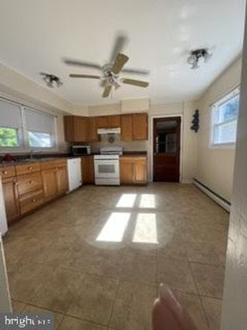 221 E 4TH ST, Media, PA 19063