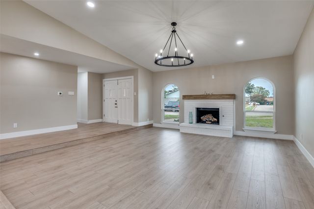 1912 Primrose Lane, Carrollton, TX 75007