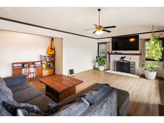 355 RIVER Rd, Eugene, OR 97404