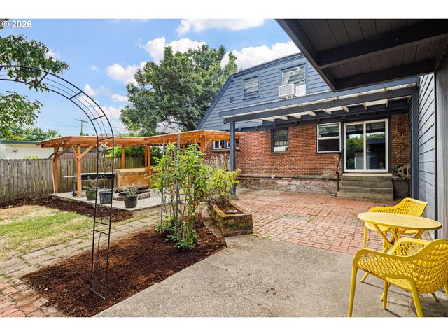 355 RIVER Rd, Eugene, OR 97404