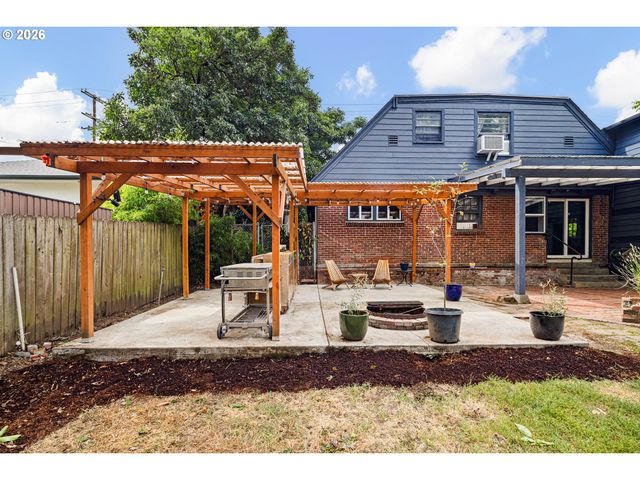 355 RIVER Rd, Eugene, OR 97404