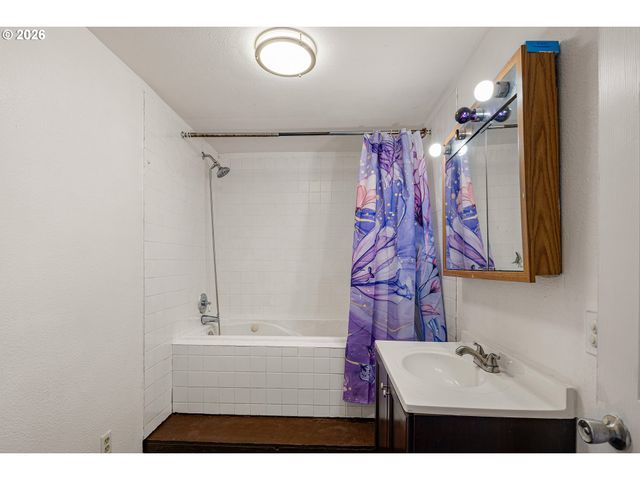355 RIVER Rd, Eugene, OR 97404