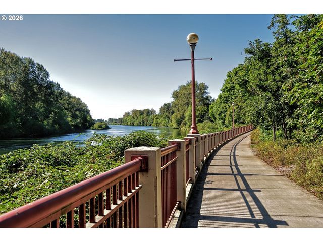 355 RIVER Rd, Eugene, OR 97404